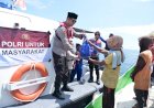 Pimpin-Patroli-Laut,-Kapolres-Situbondo-Berbagi-Bansos-Ramadhan-untuk-Nelayan