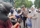 Polsek-Krian-Amankan-Kegiatan-Berbagi-Takjil-SDN-4-Krian