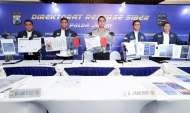 Polda-Jatim-Bongkar-Sindikat-Penipuan-Online-Emas-Murah,-Lima-Tersangka-Diantaranya-Warga-Binaan-Lapas-Diamankan