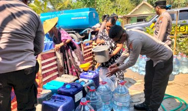 Polres-Bojonegoro-Salurkan-25-Ribu-Liter-Air-Bersih-ke-Warga-Terdampak-Kemarau